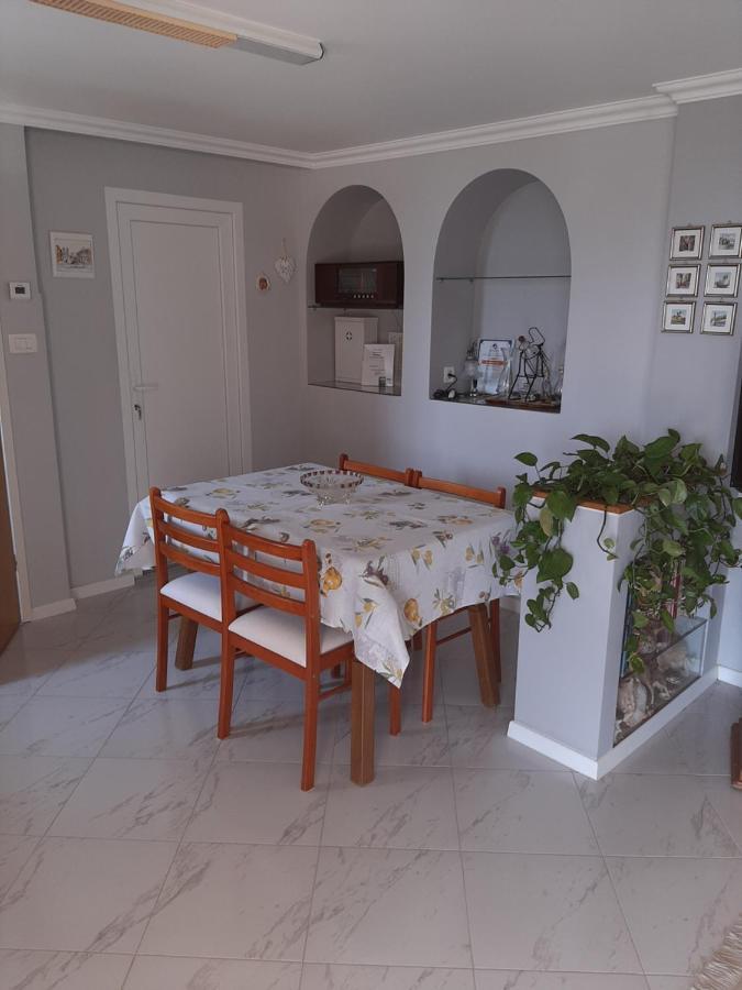 Appartamento H-Elios Laurana Esterno foto